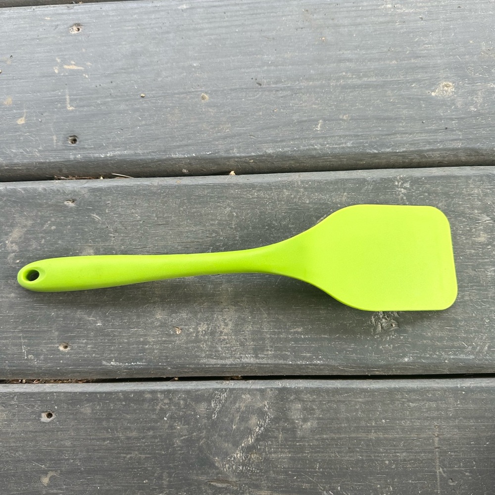 Green spatula! Like new!